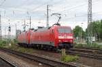 DB 152 059 hauls a sister engine in Mannheim Hbf on 30 May 2014.