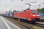 Intermodal service with 152 069 pauses at Würzburg Hbf on 14 September 2017.