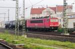 On a sombre evening of 12 April 2015 a three wagon strong tank train, hauled by 155 066, passed through Halle (Saale) Hbf.