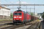 185 105 passes through Pratteln on 14 September 2011 with a clay train from Italy.