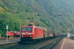 On 1 October 2002 DB 185 022 thunders through Cochem.