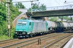 Alpha 185 577 speeds through Hamburg-Harburg on 25 May 2004.