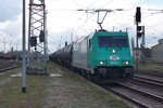 ON 28 April 2016 ITL 185 611 passes Stendal.