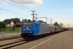 On 9 May 2018 RailTraxx 185 510 speeds through Schärding. 