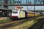 PCT Altmann car carrying train with 185 637 at the reins passes slowly through Regensburg Hbf on 15 May 2012.