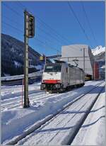 The Railpool 186 497 arrived in Airolo with an empty train intended to load excavated material from the Gotthard road tunnel (2nd tube).