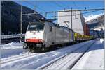 The Railpool 186 497 has arrived in Airolo with its block freight train consisting of Sggrrs S 204 double wagons.