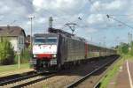 A bit against the sunlight: 189 283 hauls an overnight train to Alessandria, Italy, through the statioin of Kaldenkirchen on 29 August 2014.