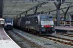 CapTrain 189 111 creeps through Rotterdam Centraal on 25 October 2015.