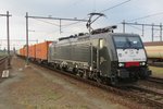 MRCE 189 210 thunders through Lage Zwaluwe on 23 July 2016.