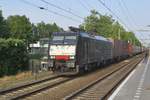 MRCE 189 280 hauls a TX shuttle through Tilburg-Universiteit on 19 July 2018.