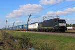 Ecco Rail 189 283 hauls a white Vectron and the LKW Walter intermodal train through Valburg on 5 October 2024.