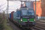 RTB 193 739 hauls a Kehl-bound intermodal service and passes through Tilburg on 26 February 2025, getting photographed from the platform 1 with much zooming.