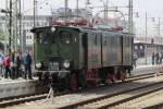 E77 10 stands on 12 April 2014 in Dresden Hbf and readies herself to haul an extra train to Pirna.