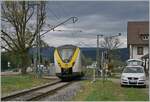 Shortly before Kirchzarten the DB 1440 677 is on the way to Freiburg i.B. 
I chose this photo location because the old catenary masts can still be seen here, which are also very clearly visible here. 

Nov 14, 2022