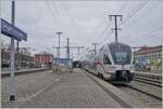 A DB (Fernverkehr AG) 4010 is traveling as IC 485 from Stuttgart Hbf to Zurich and arrives in Singen (Htw).