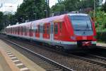 S-Bahn 422 581 calls at Recklinghausen Süd on 22 May 2017.