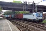 Vectron 193 840 passes through Hamburg-Harburg on 25 September 2014 after having lost her BoxXpress-stickers a month ago.