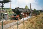 On 17 July 1998 Kriegslok 52 8148 with extra train enters Bochum-Dahlhausen.