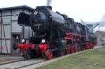 Kriegslok 52 8195 stands at the Bw Arnstadt on 19 September 2015.