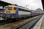 In the pouring rain on 6 September 2016, MAV 432 144 gets soaking wet in Budapest-Nyugati.