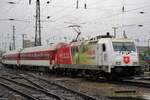 On 21 September 2017 MAV 480 013 arrives at Budapest-Keleti with an EuroCity in matching colours (of ZSR). 