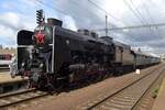 MAV Bivaly (Buffalo) 424 247 has entered Benesov u Prahy with an extra train from Praha hl.n.