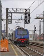 The FS Trenitalia E 464 590 on the way from Torino Porta Nuova to Milano Centrale is arriving at the Chivasso Station.