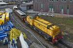 CFL Cargo 305 pushes its freight train through Esch Belval station.