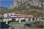 The TMR RegionAlpes RABe 525 041 reaches Sembrancher coming from Le Chable. The train will continue to Martigny after a short stop.

October 30, 2024