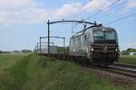 RFO 193 949 hauls an intermodal train through Hulten on 5 June 2024.