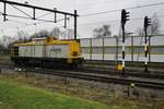 Shunter Tractie 203 101 runs round at Blerick on 18 March 2017.