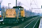 NS 6406 hauls a litterally flat train through Dordrecht Zuid on 5 April 2000.