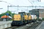 Intermodal service with NS 6507 passes Arnhem Centraal on 15 May 2003.