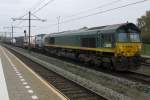 PB06 runs dead-in-tow at the end of an intermodal train at Boxtel on 24 October 2015.