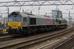 CrossRail DE 6309 stands at Venlo on 27 November 2020 after being shunted there by an LTE electric.