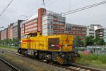 Strukton 303008 runs solo through 's Hertogenbosch on 29 June 2016.