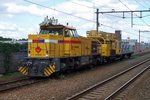 Strukton 303008 passes Nijmegen-Dukenburg on 8 August 2016.