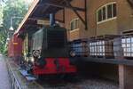 At Arnhem, the Dutch Open Light Museum pictures life of about 75 years ago; part of which the -then rather new- SiK 285 shows herself at a goods shed on 10 August 2024.