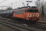 After half an hour waiting, RFO 1830 hauls a tank train out of Nijmegen toward Deventer and Bad Bentheim on 14 December 2024. The colour scheme is a nice wink towards CP, the Portuguese national railways that have recomissioned their nez-cassées (Classes 2600 and 2650). 