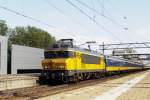 NS 1748 with a The Hague-bound IC calls at Dordrecht Centraal on 27 September 2009.