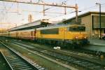 On 27 August 1998 NS 1762 has just entered Venlo with an IC, consistent of NMBS, ex SNCF stock.