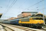 On a sunny 6 August 2009 NS 1772 with EETC to Alessandria stands at 's Hertogenbosch.