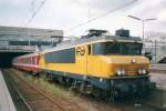 Scanned picture of 1777 with Belgian stock, hired by NS, at Den Haag CS on 24 June 1997.