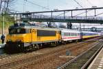 NS 1747 is about to leave Arnhem Centraal on 3 Juli 2008 with a service of  two paint-jobs of the same -former DB- coaches: the modern DB Fernverkehr (1st) and the NS ICL version (2nd and 3rd).