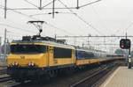 NS 1744 pushes a service to Zwolle out of 's Hertogenbosch.