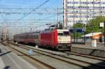 On 28 September 2013 FYRA 186 111 -the first red TRAXX to lose its FYRA-markings, enters Amsterdam Centraal from Breda.