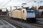 RailPool 186 292 runs round in Blerick on the evening of 30 March 2017.