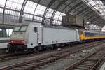 Macuqarie 186 149 waits at Amsterdam Centraal on 9 July 2018. 