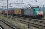 RTB 186 214 enters Venlo with a container train on a grey afternoon of 14 August 2024.